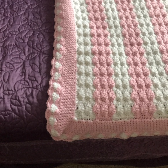 Handmade Crotchet Pink and White Throw Blanket - Picture 5 of 5